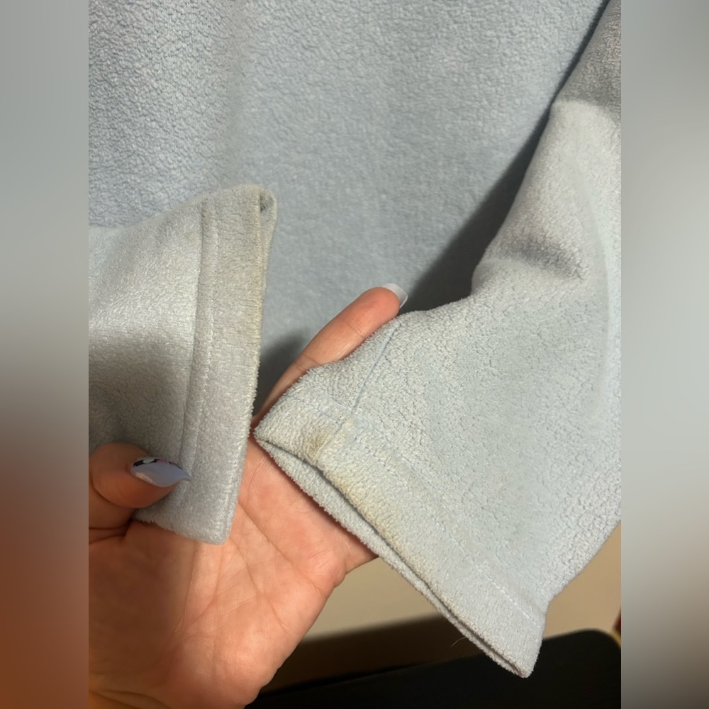💰2/$10 Used Catalina V- Neck Blue Polar Bear Fleece Sweater - size L - Picture 7 of 9